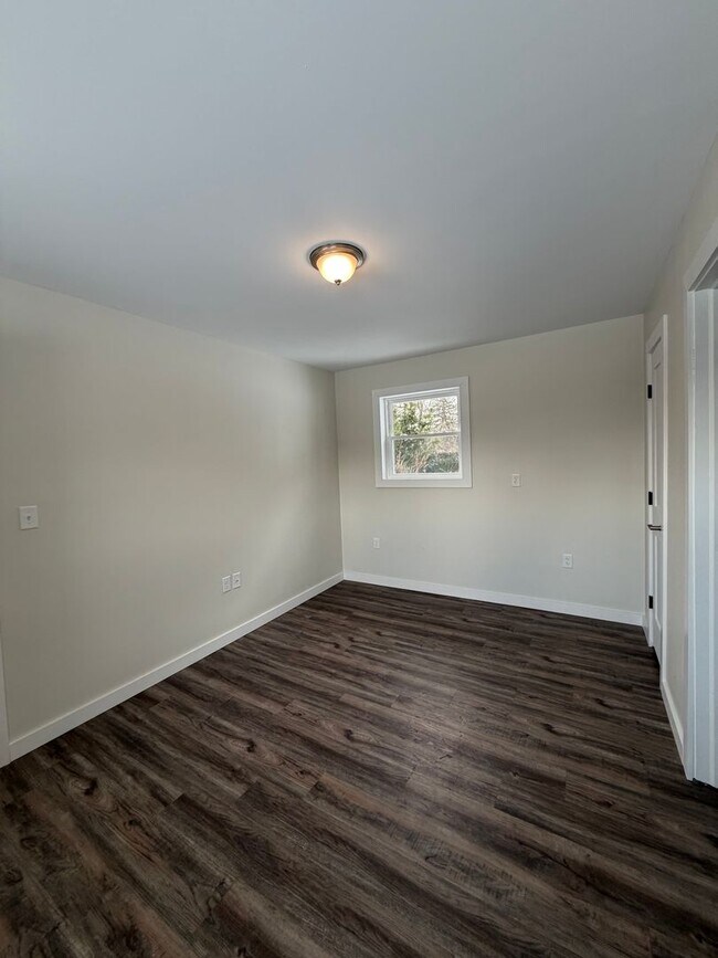 Building Photo - Beautifully remodeled and completed 1 Bedroom apartment.
