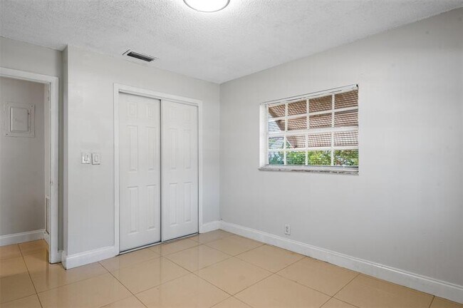 Building Photo - 6719 Boulevard of Champions