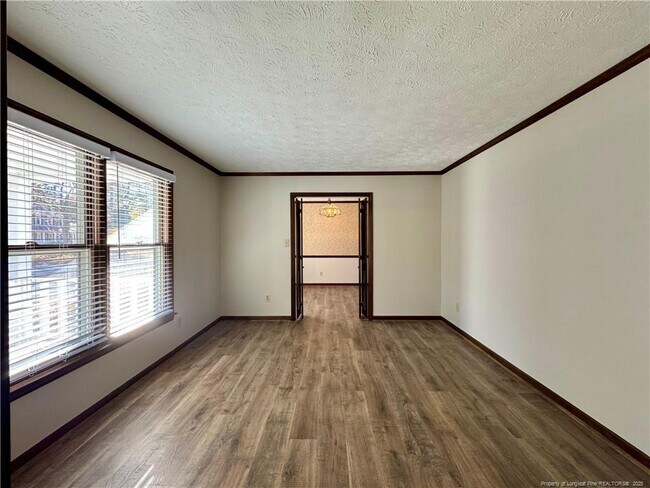 Building Photo - 389 Conifer Dr