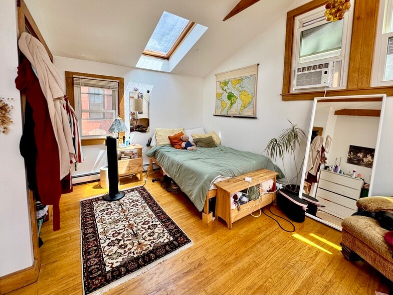 Building Photo - 2 Inman Pl