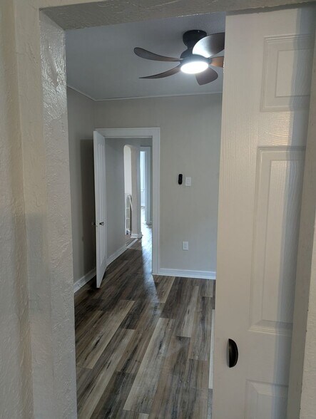 Building Photo - 531 Halsey Ave