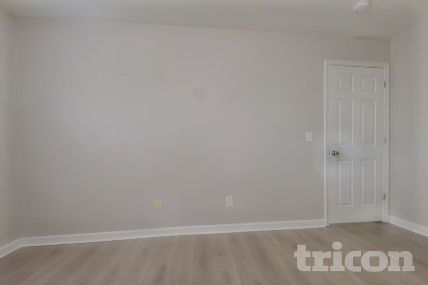 Building Photo - 404 Castle Ridge Dr