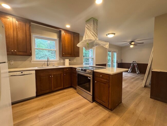 Building Photo - 250 Bobcat Ln