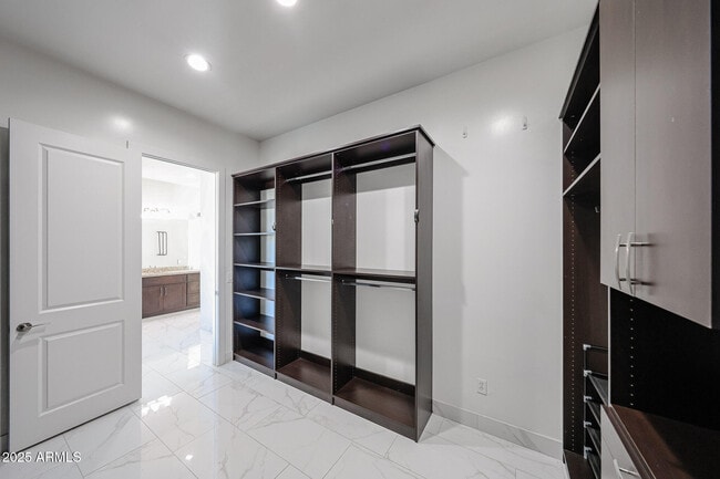 Building Photo - 6327 E Dixileta Dr