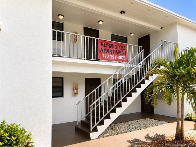 Building Photo - 615 NW Oleander St