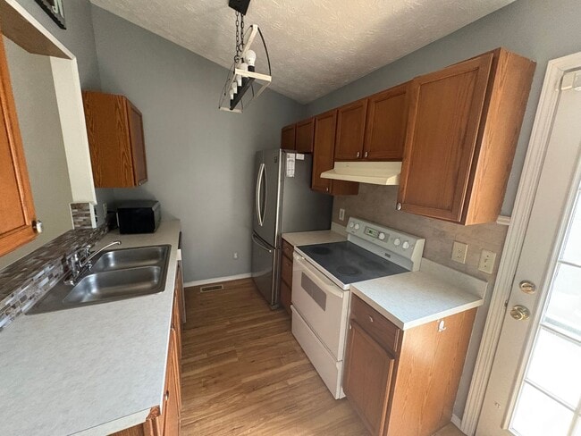 Building Photo - The Colonies 2BR+Office, 1Car Garage – West Knoxville