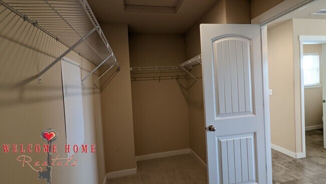 Building Photo - Beautiful open floorplan with FOUR large b...