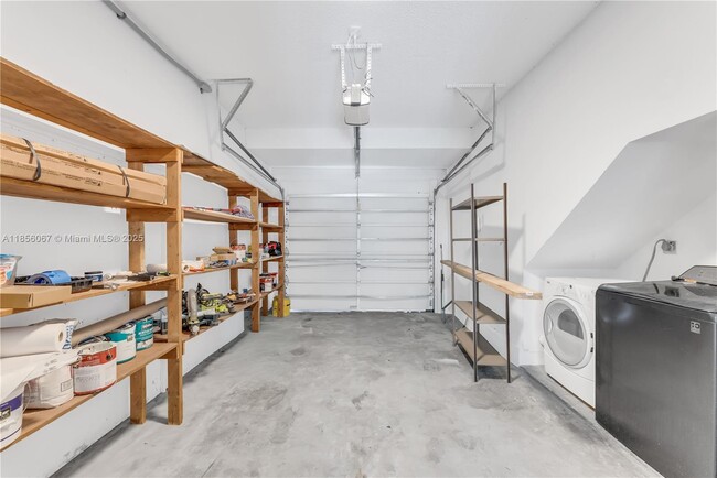 Building Photo - 10073 SW 117th Ct
