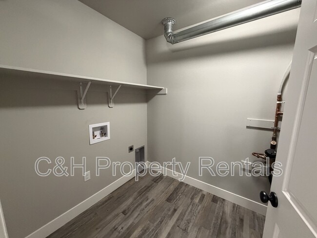 Building Photo - 1331 Lynn Ave