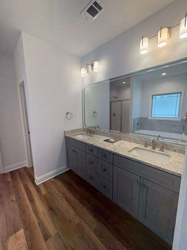 Building Photo - Beaultiful 3 bed 2 bath home in Long Beach