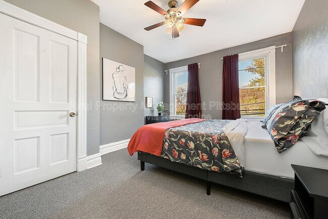 Building Photo - 320 Greenfield Ave