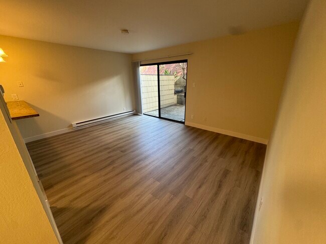 Building Photo - 1056 Grand-102