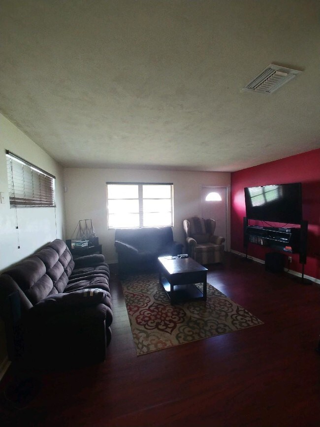 Building Photo - 671 W 35th Street  Riviera Beach FL 33404