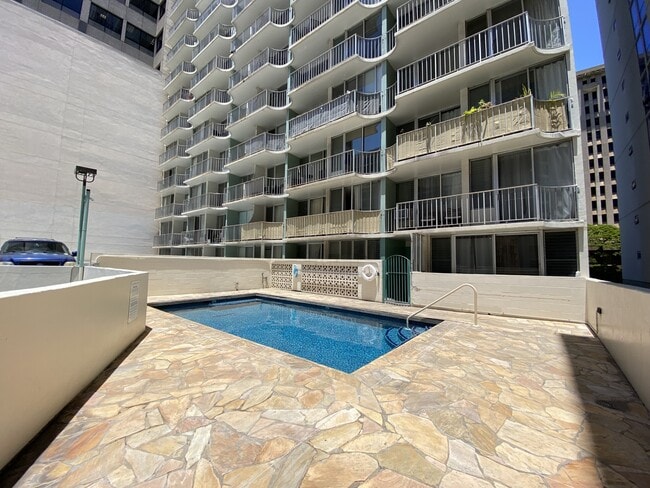 Building Photo - 1617 Kapiolani Blvd