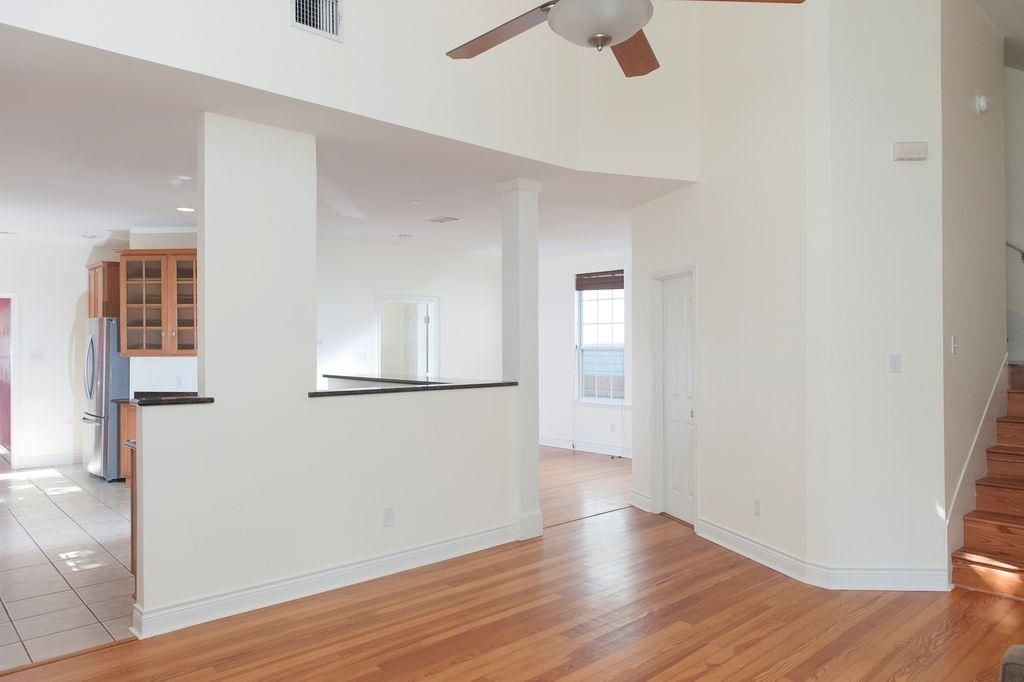 Building Photo - 707 W 35th St