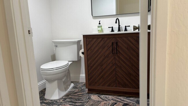 Building Photo - Spacious 4 bed/2.5 bath home in San Ramon