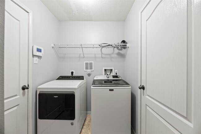 Building Photo - 16127 Spur Canyon Ct