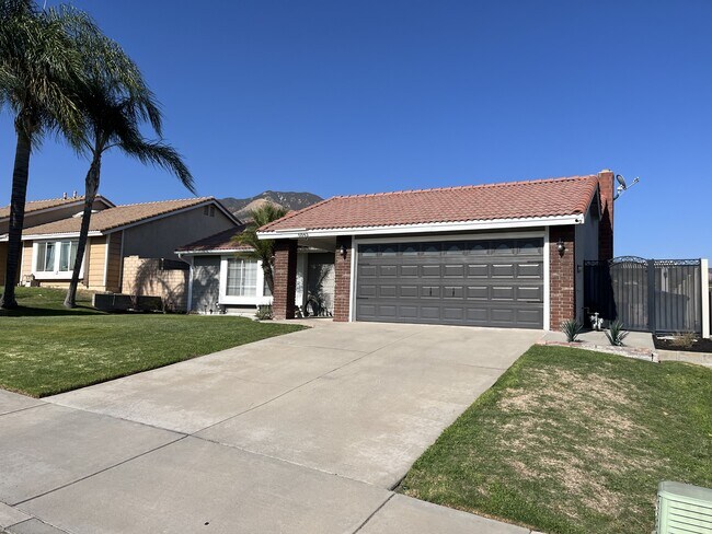 Primary Photo - 6843 Grove Ave