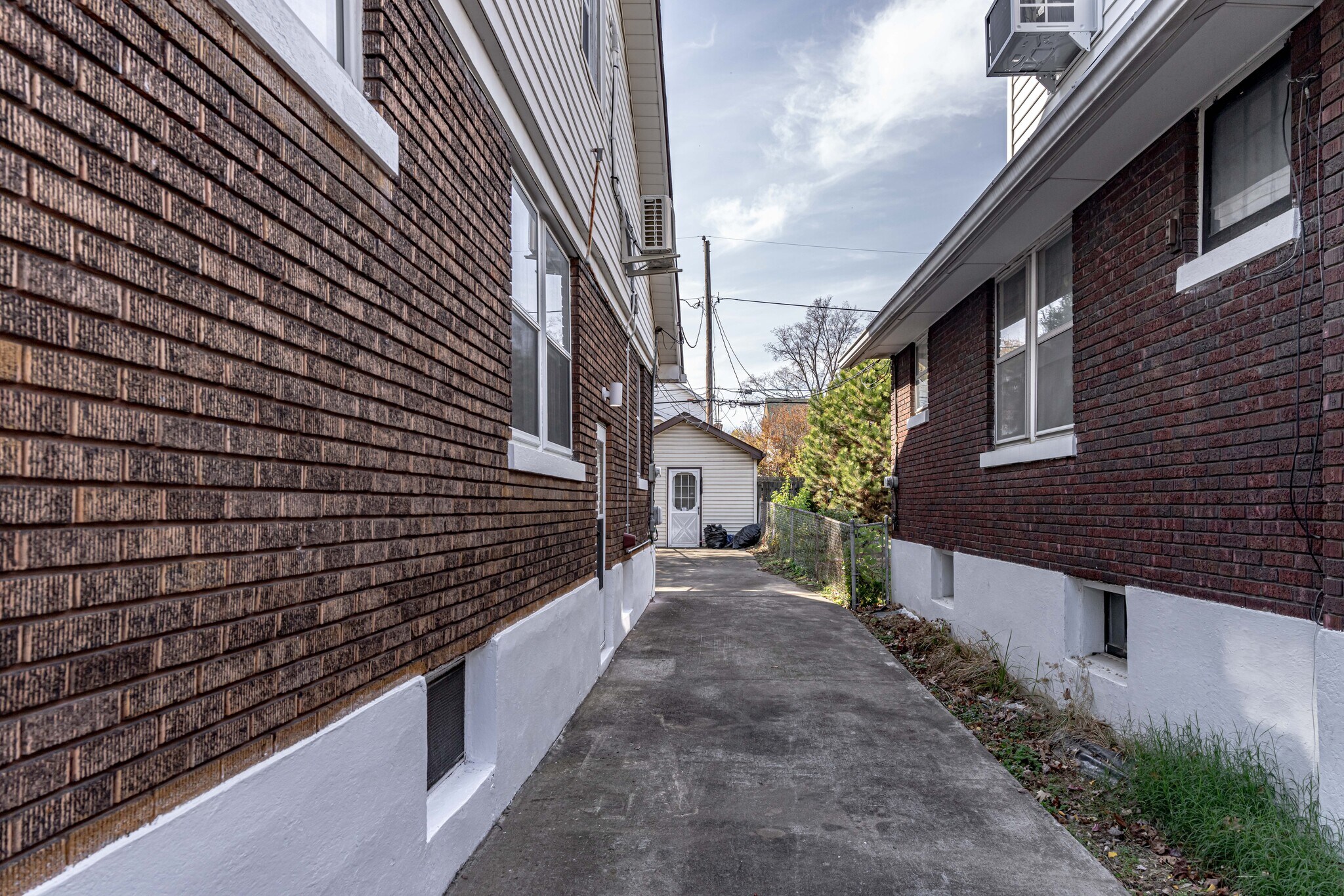 Building Photo - 2416 Sherry Rd