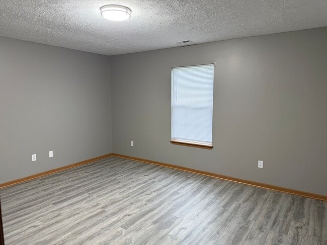 Building Photo - 2 bedroom, 2 full Bath, 2 car attached garage, West Lafayette duplex.