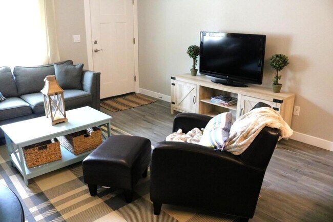 Building Photo - 6 Reserve Ct