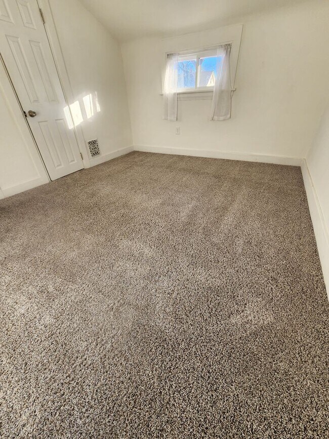 Building Photo - Beautiful 2 Bedroom home with all of the amenities