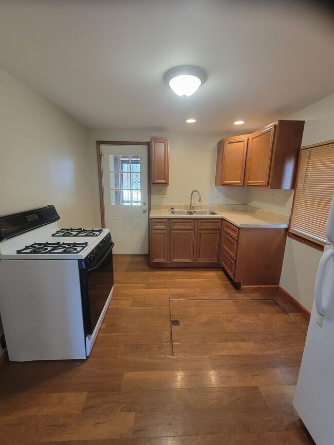Building Photo - 224 Grandview Ave