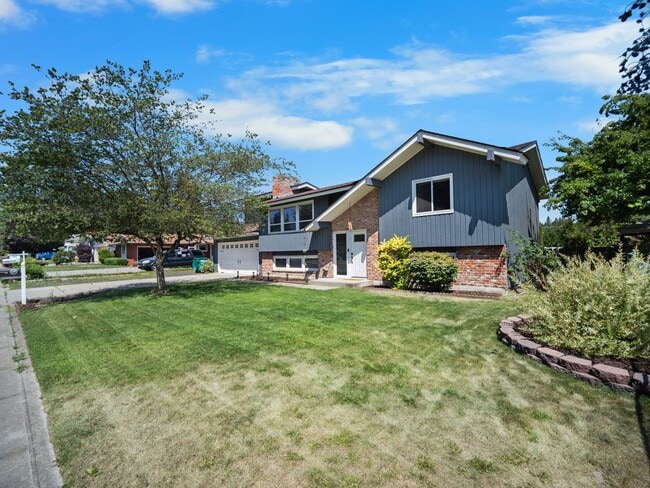 Building Photo - Spacious 4-Bedroom Pet-Friendly Home in North Spokane