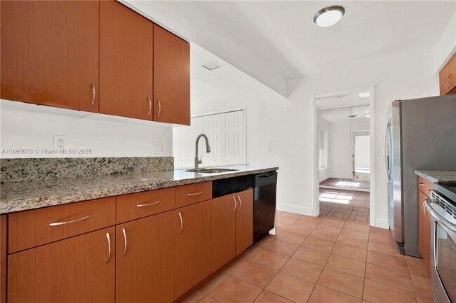 Building Photo - 15831 Palmetto Club Dr