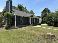 Building Photo - 121 Winthrop Way