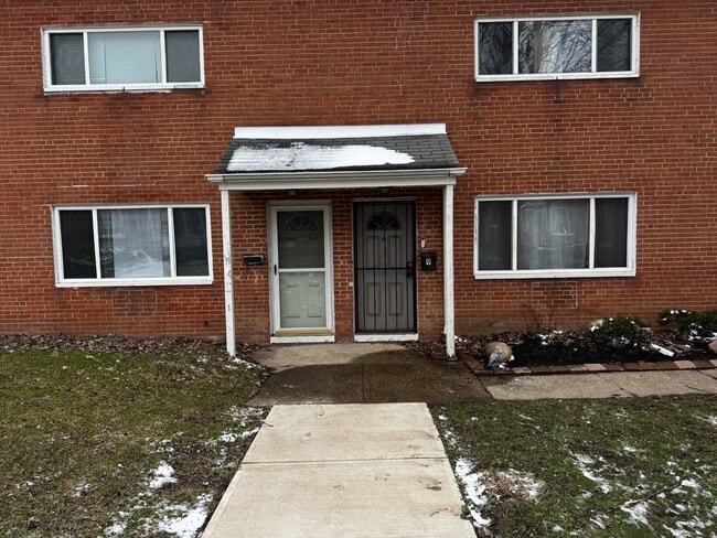 Building Photo - Charming 2-Bedroom Property in Prime Location