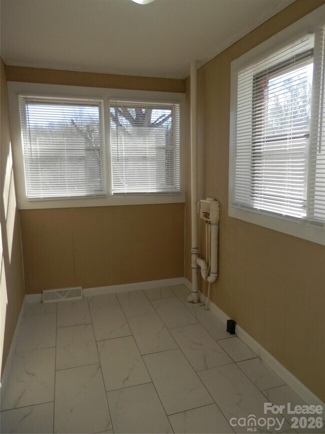 Building Photo - 67 Barber St NW