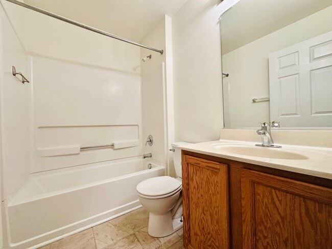 Building Photo - End-Unit 3BR Townhome Minutes to NCSU, Downtown & Crossroads