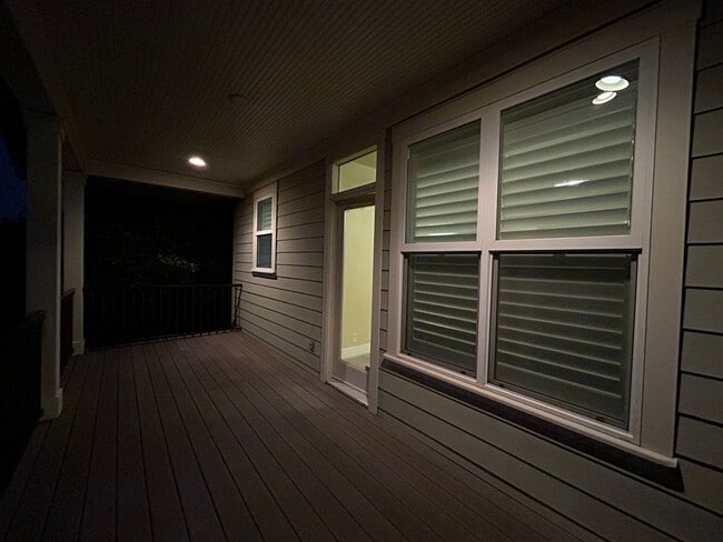 Building Photo - 2610 E 20th St