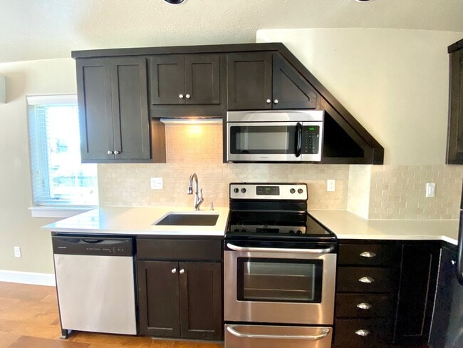 Building Photo - University Park One Bedroom