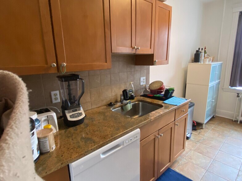 Building Photo - 6 Sutherland Rd