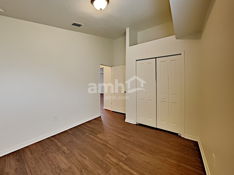 Building Photo - 6424 Bridgecrest Dr