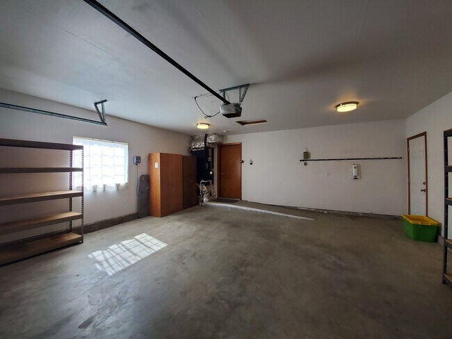 Building Photo - 810 S Dawes St