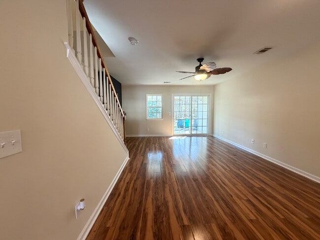 Building Photo - Updated & Spacious Two Bedroom Townhouse!