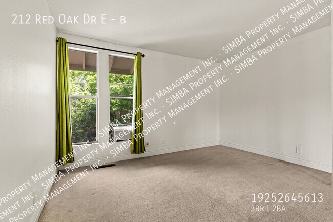 Building Photo - 212 Red Oak Dr E