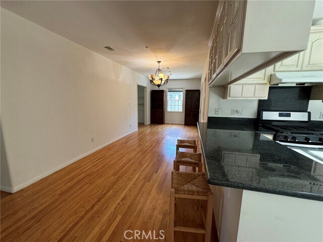 Building Photo - 405 S Old Ranch Rd