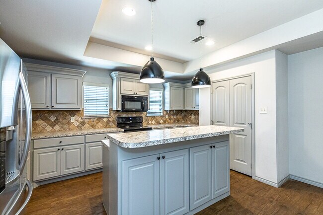 Building Photo - Gorgeous Home in Cooper District