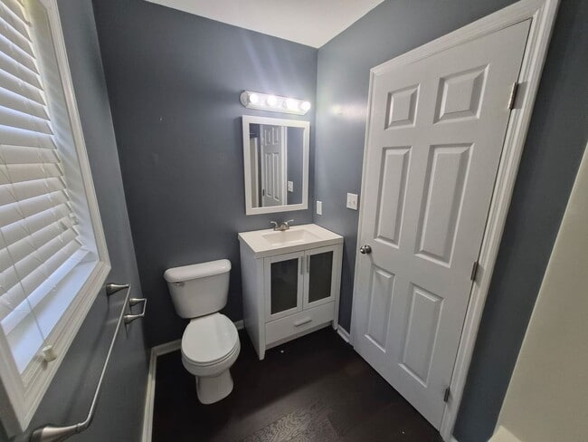 Building Photo - 305 Rack Ln