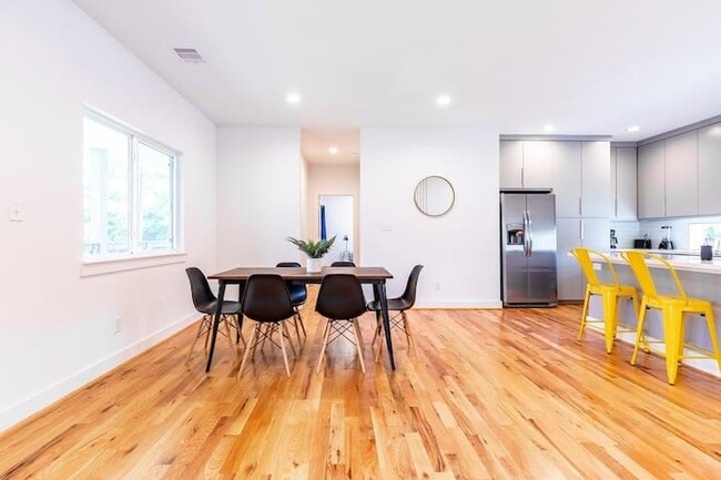 Building Photo - 1753 Pasadena St