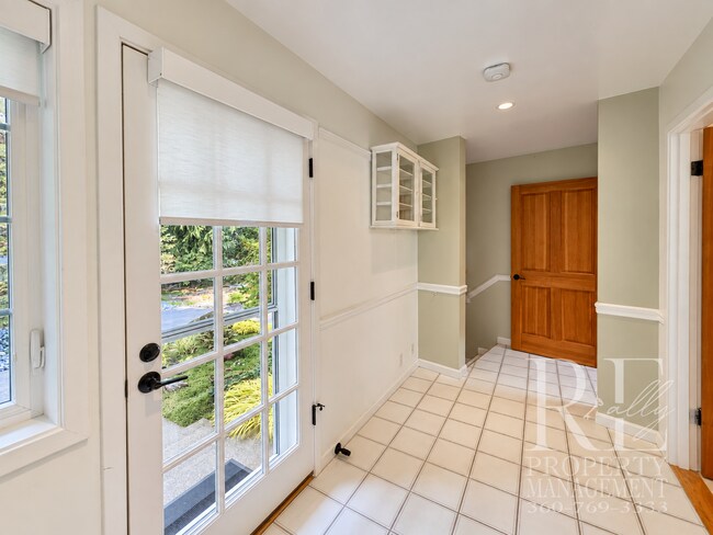 Building Photo - 14444 Sunrise Drive NE