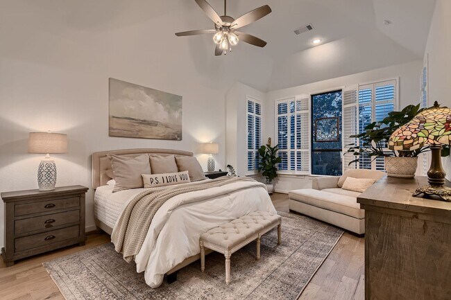 Building Photo - AVAILABLE NOW!  Gorgeous 4 Bed/3.5 Bath wi...