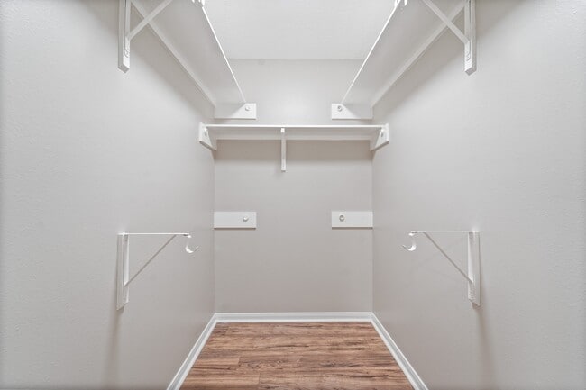 Building Photo - 7103 Biton Dr