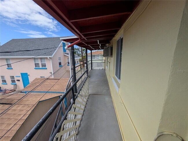 Building Photo - 520 11th Ave N