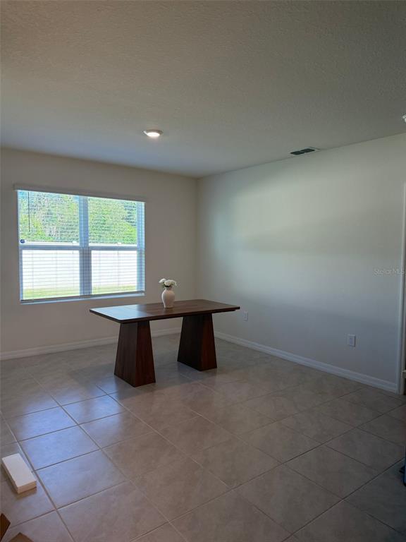 Building Photo - 861 Ambleside Dr