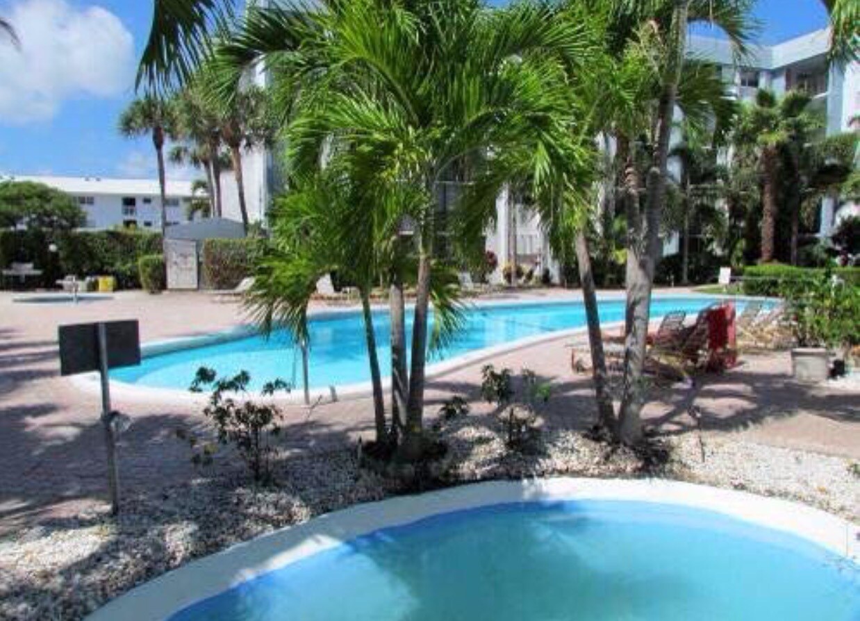 Building Photo - 5300 NE 24th Ter